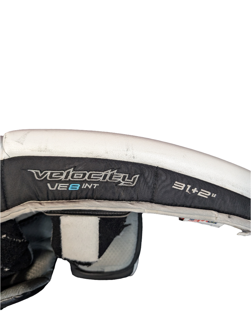 Load image into Gallery viewer, Used Vaughn Velocity VE8 31+2" Intermediate Hockey Goalie Leg Pads