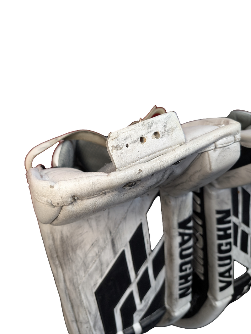 Load image into Gallery viewer, Used Vaughn Velocity VE8 31+2" Intermediate Hockey Goalie Leg Pads