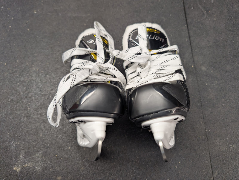 Load image into Gallery viewer, Bauer Supreme 3S Pro New Yth. Size 8 D Ice Hockey Skates