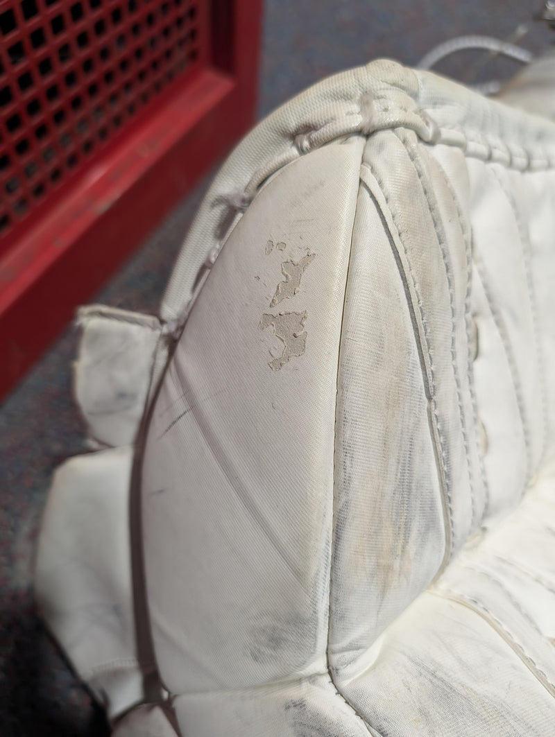 Load image into Gallery viewer, Used CCM E-Flex E3.9 29+1" Intermediate Goalie Leg Pads