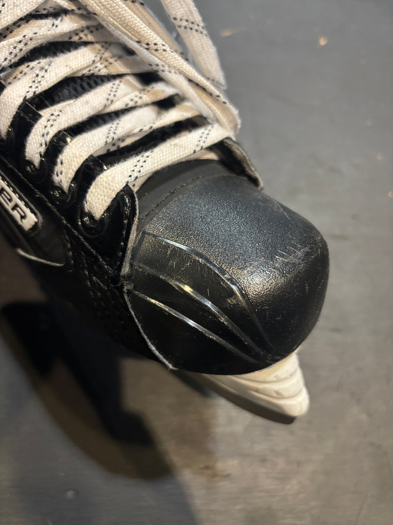 Load image into Gallery viewer, Slightly Used Bauer Vapor X3.5 Jr. 3 D Hockey Skates
