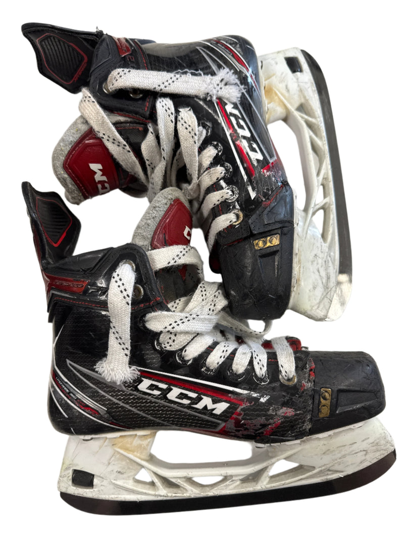 Load image into Gallery viewer, Used CCM Jetspeed FT2 hockey skates, Size 5.5
