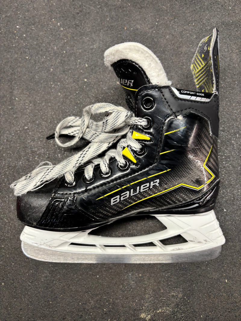Load image into Gallery viewer, Used Bauer Supreme M40 YTH. 13d Hockey Skates
