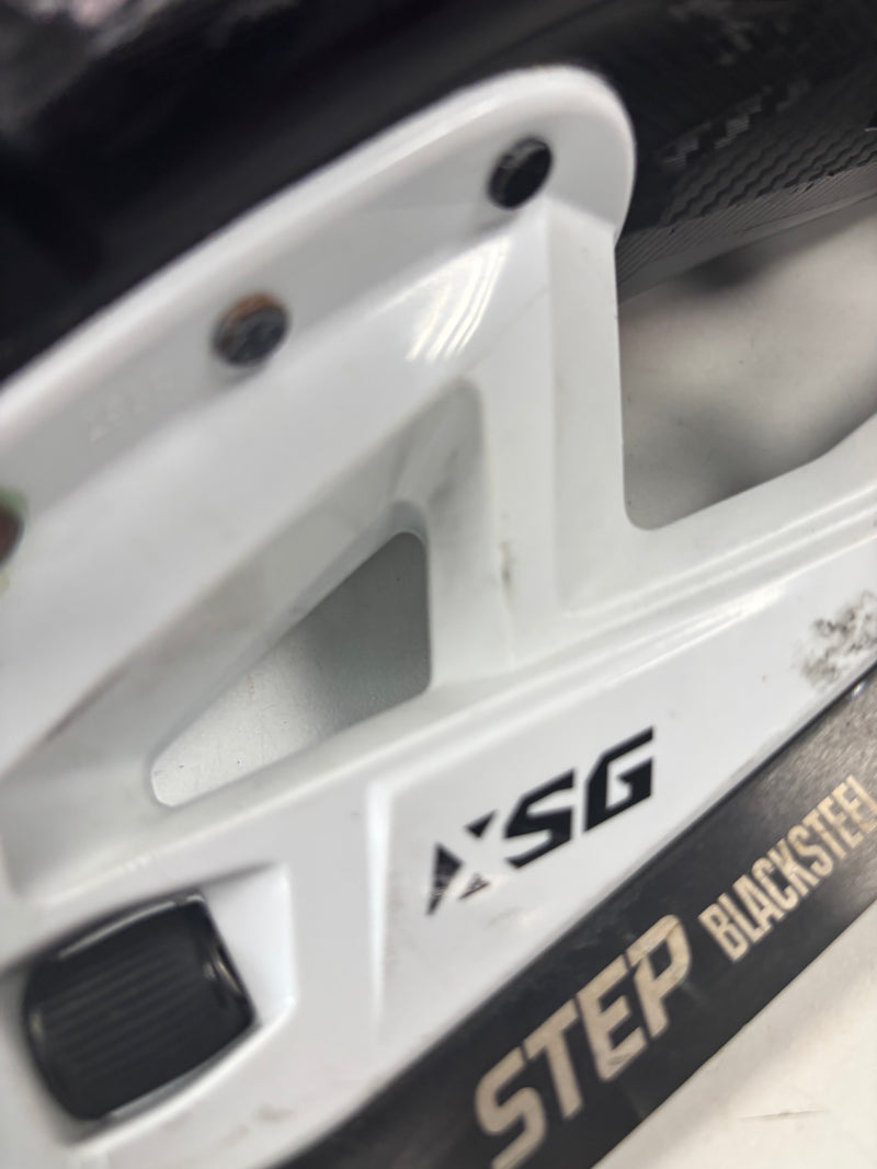 Load image into Gallery viewer, Used CCM Eflex 6.5 Sr. Size 11 Goalie Skates
