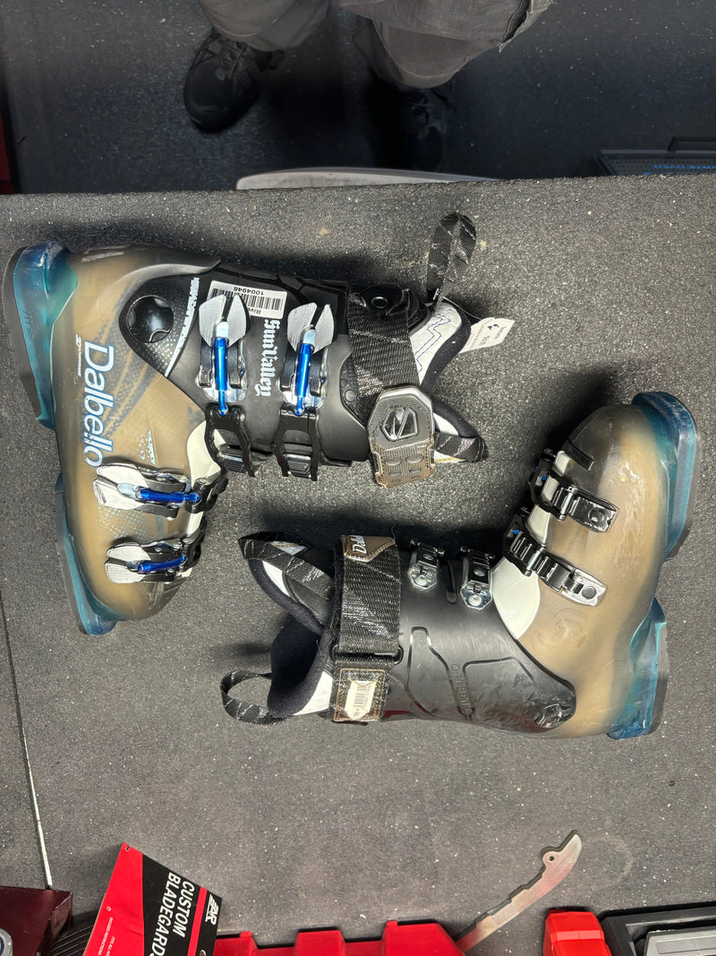 Load image into Gallery viewer, Used Dalbello Sun Valley River Run 235-277mm Ski Boots
