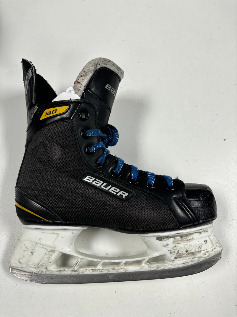 Load image into Gallery viewer, Used Bauer Supreme 140 Size 3 Hockey Skates
