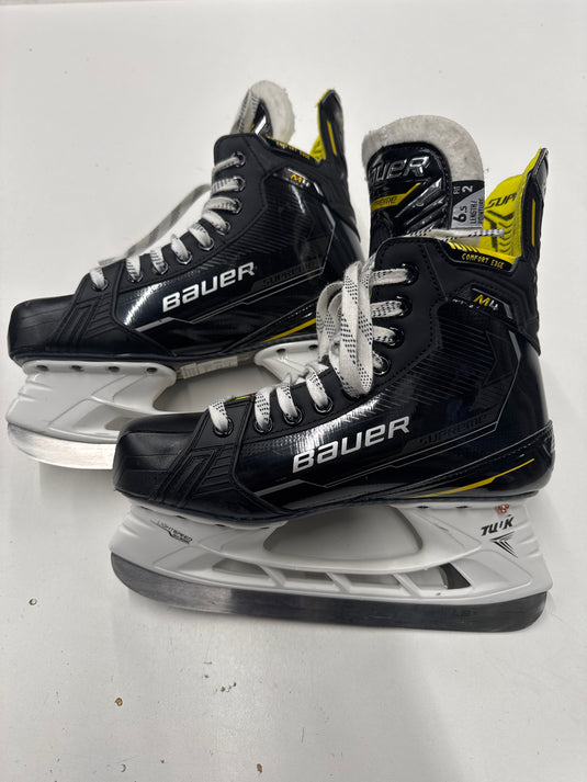 Used Bauer Supreme M4 Size 6.5 Fit 2