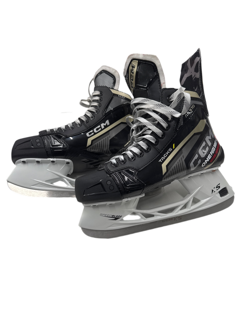 Load image into Gallery viewer, Used Like New CCM AS-570 Senior Size 9 Hockey Skates
