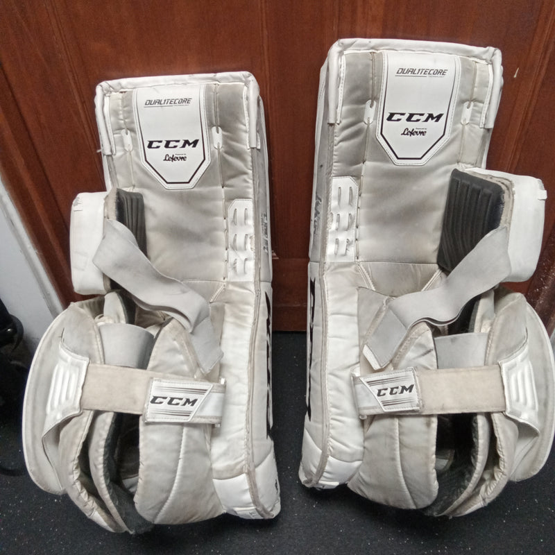 Load image into Gallery viewer, Used CCM E4.9 Goalie Leg Pads 29&quot;+1.
