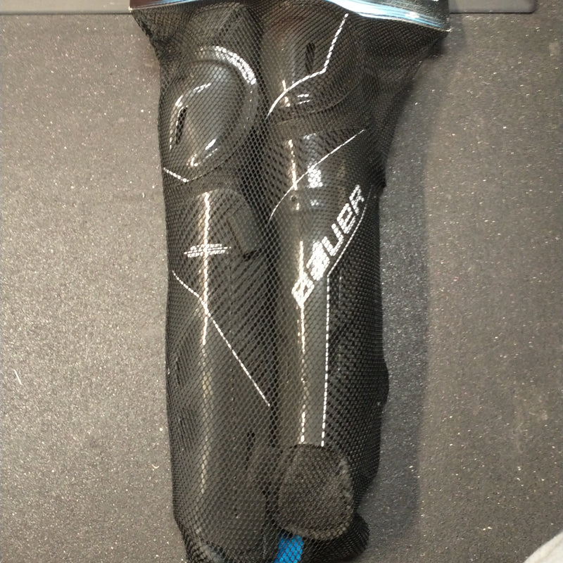 Load image into Gallery viewer, Bauer Performance 15&quot; Roller Hockey Shin Pads
