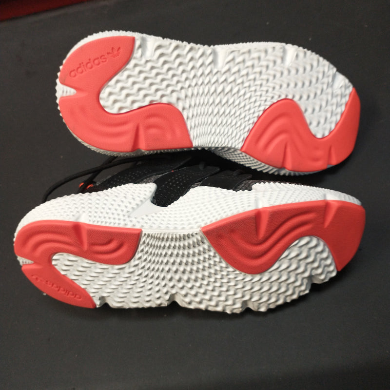 Load image into Gallery viewer, Adidas Prophere Size 6 Shoes
