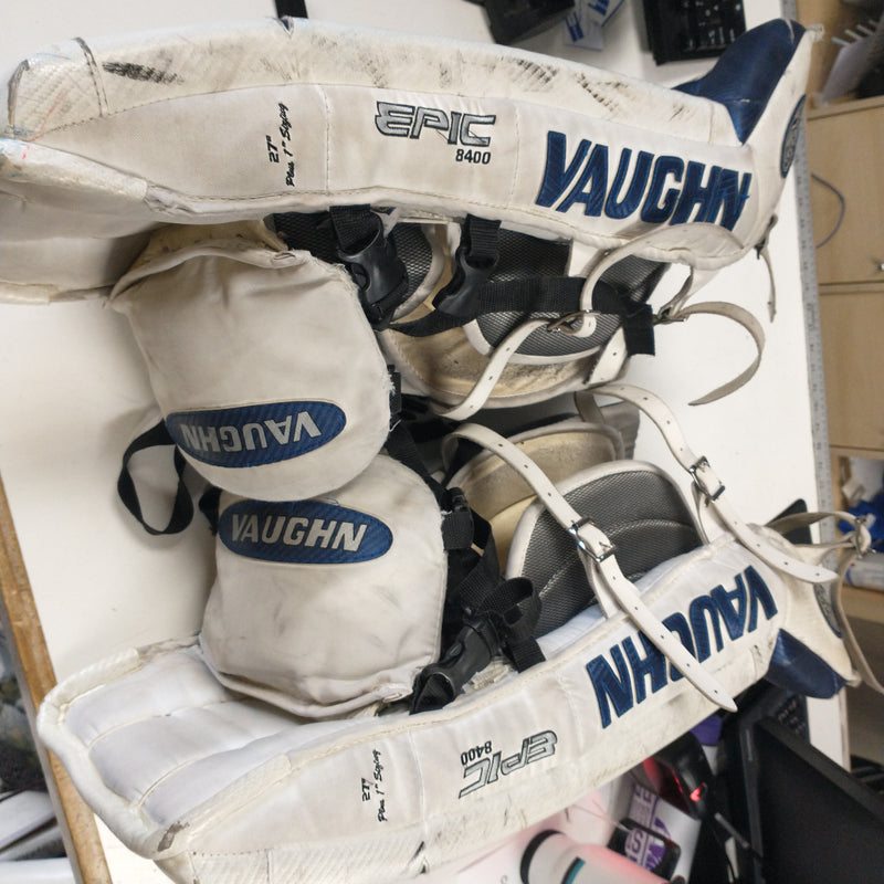 Load image into Gallery viewer, Used Vaughn Epic 8400 27&quot;+1&quot; Hockey Goalie Leg Pads
