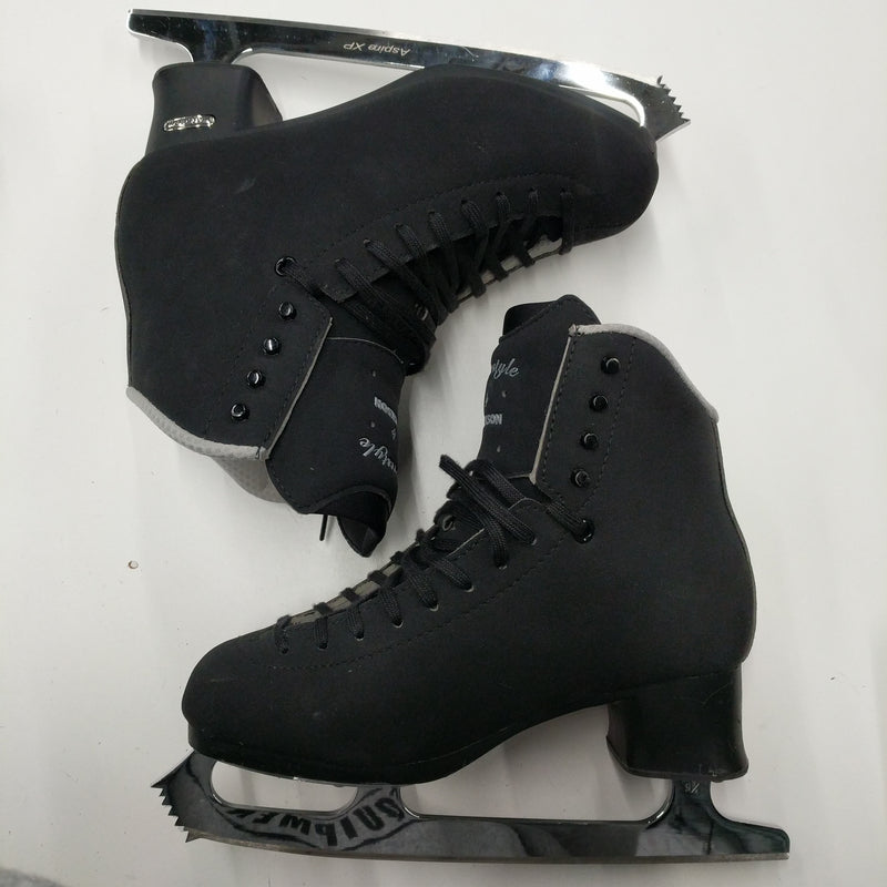 Load image into Gallery viewer, Slightly Used Jackson Freestyle Men&#39;s Figure Skates Size 5.5
