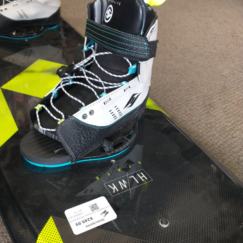 Load image into Gallery viewer, Used Hyperlite State Series 140 Wakeboard
