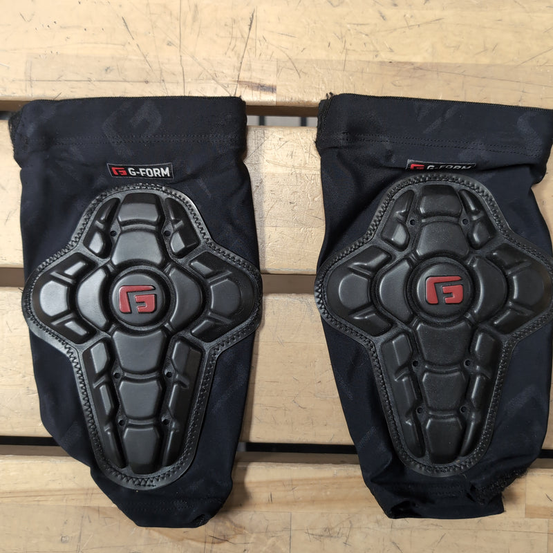 Load image into Gallery viewer, Used G Form Pro2X Knee Pads Size Yth S/M
