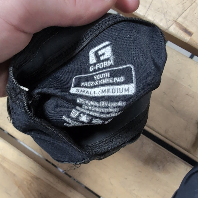 Load image into Gallery viewer, Used G Form Pro2X Knee Pads Size Yth S/M

