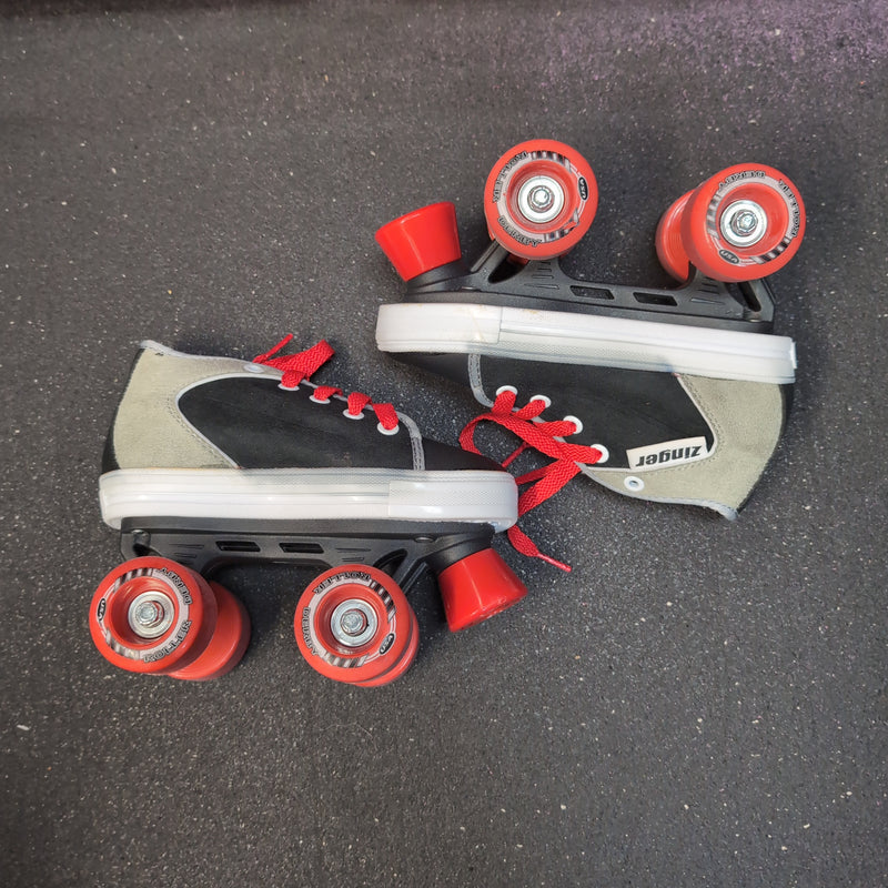 Load image into Gallery viewer, New Roller Derby Zinger G-Force 608ZB Boys size 1
