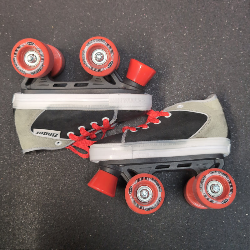 Load image into Gallery viewer, New Roller Derby Zinger G-Force 608ZB Boys size 1
