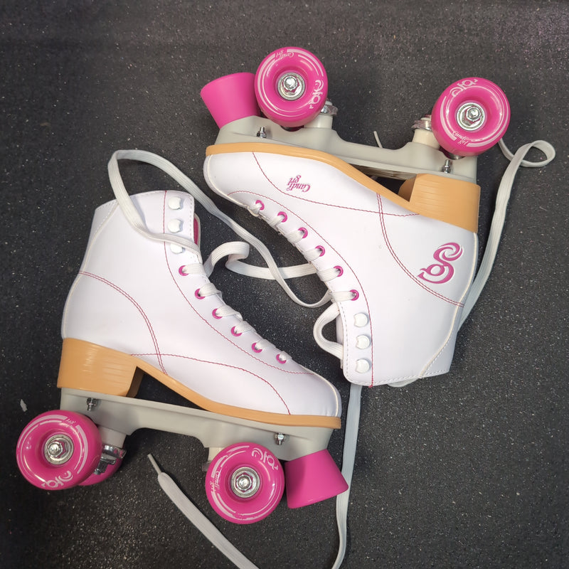 Load image into Gallery viewer, New Candi Grl Sabina White Silver 5 58mm Womens 5 Derby Skates Complete
