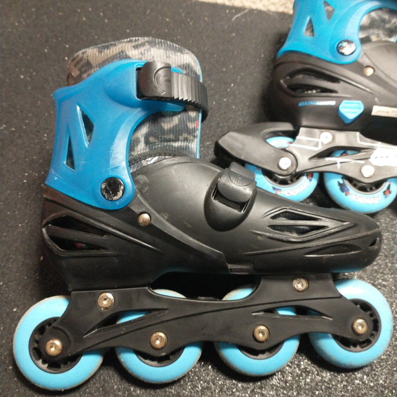 Load image into Gallery viewer, Used Airwalk Size 4-7 Inline Skates
