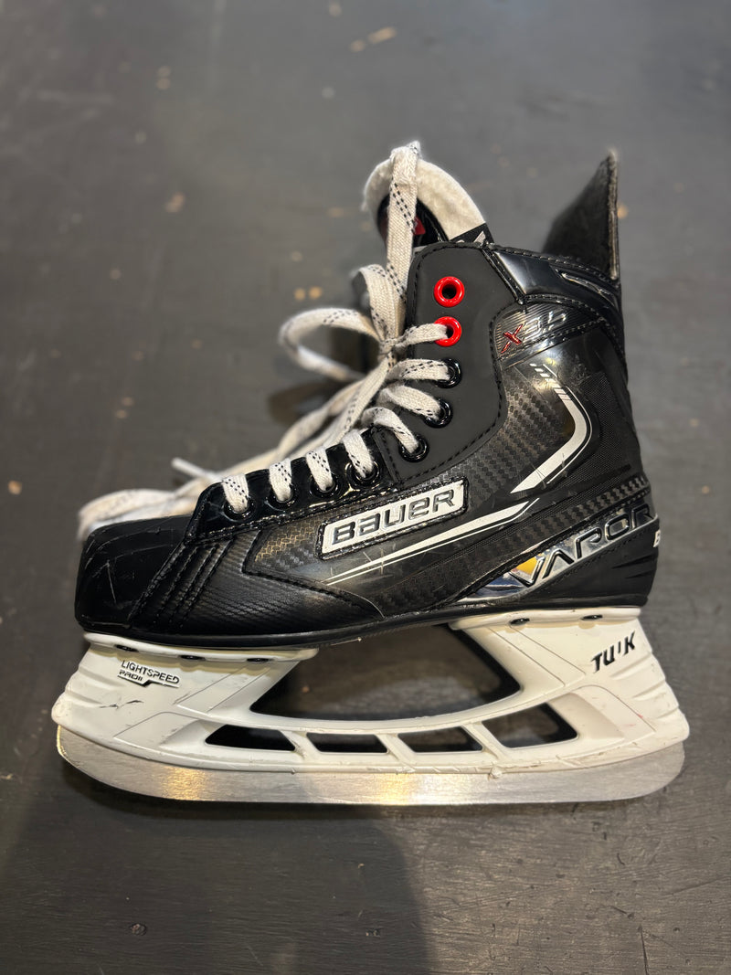 Load image into Gallery viewer, Slightly Used Bauer Vapor X3.5 Jr. 3 D Hockey Skates
