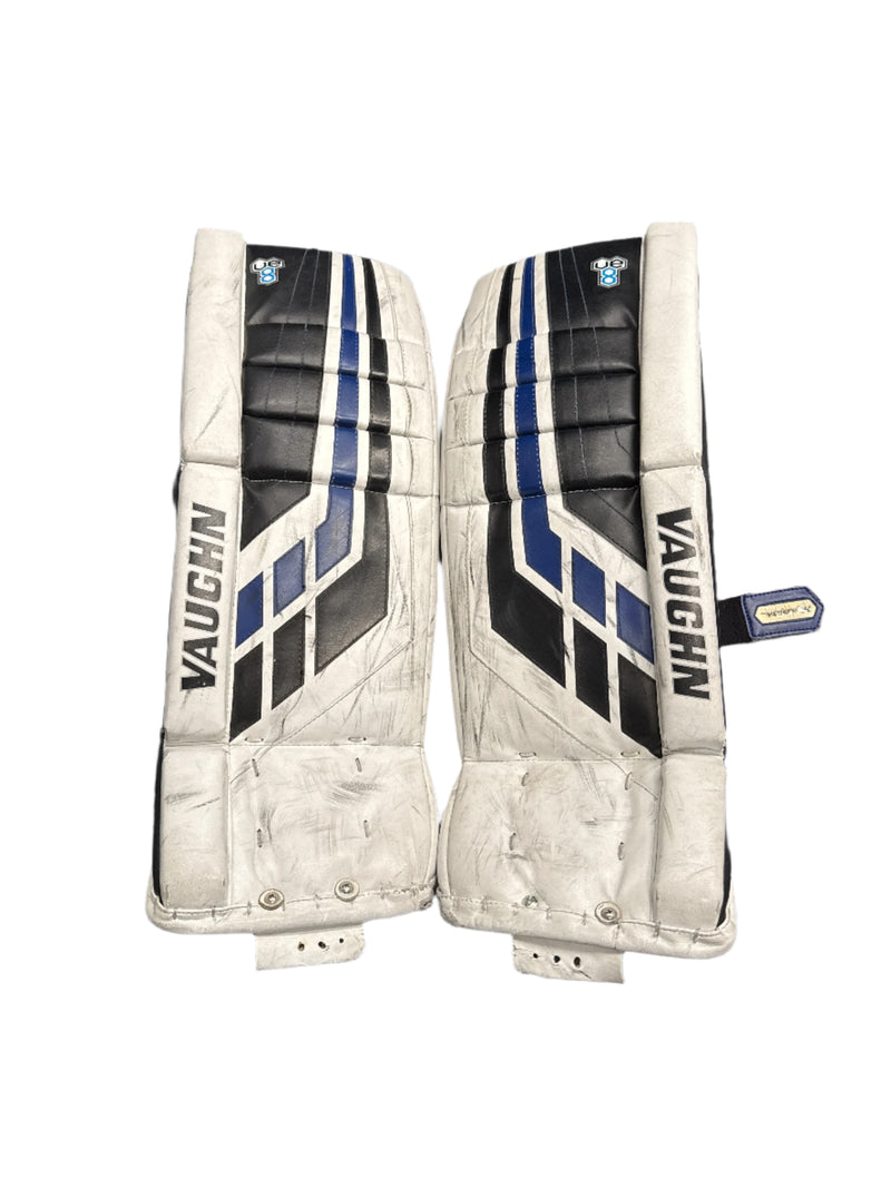 Load image into Gallery viewer, Used Vaughn Velocity VE8 jr 26+2&quot; Goalie Pads
