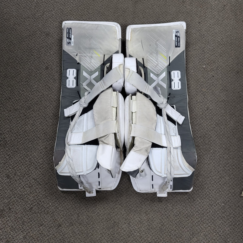 Load image into Gallery viewer, Used Bauer Vapor Hyperlite 2 Sr. Small Goalie Leg Pads
