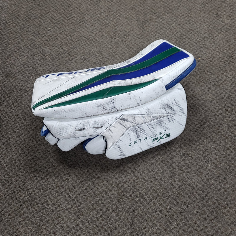 Load image into Gallery viewer, Used True Catalyst PX3 Sr. Goalie Blocker
