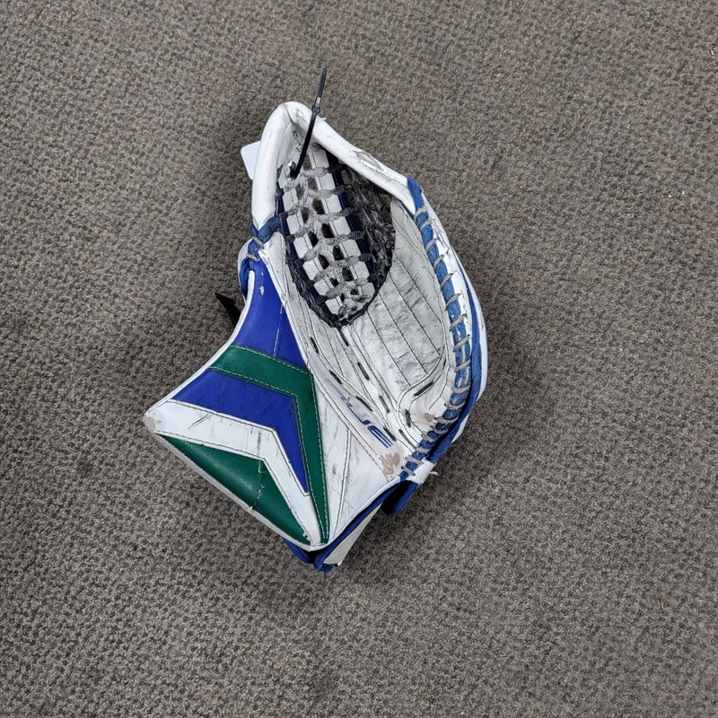 Load image into Gallery viewer, Used True Catalyst PX3 Sr. Goalie Glove
