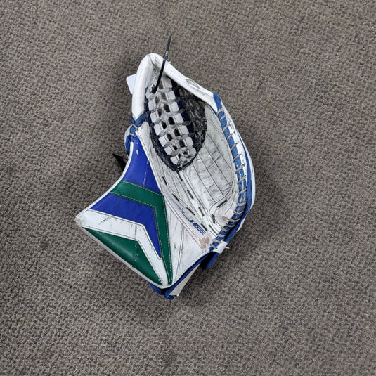 Used True Catalyst PX3 Sr. Goalie Glove