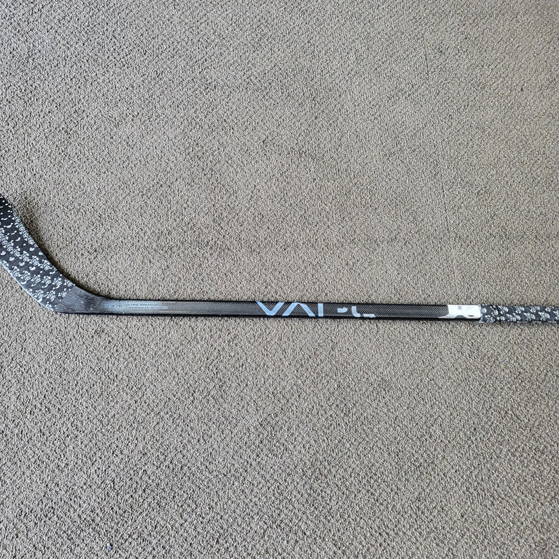 Load image into Gallery viewer, Used Bauer Vapor XX Hockey Stick Right Handed
