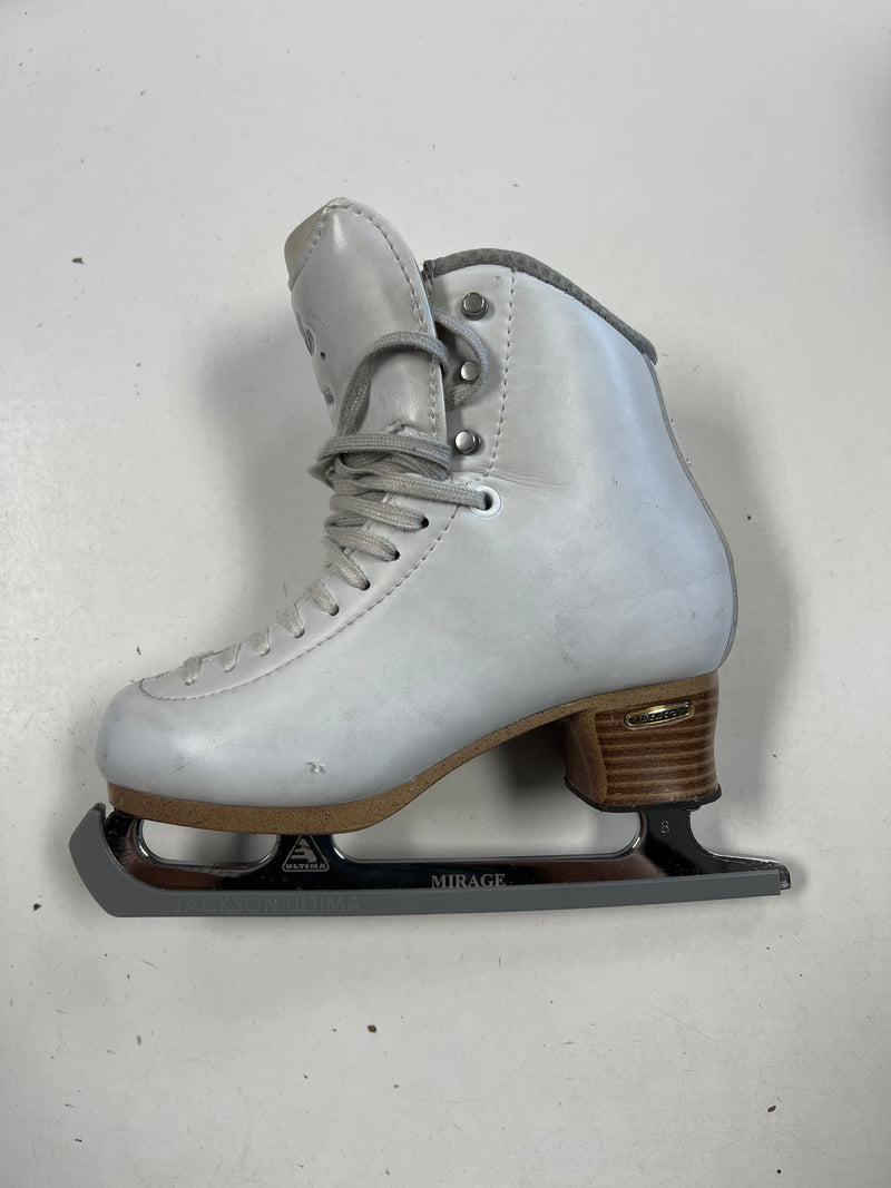 Load image into Gallery viewer, Used Jackson Elle 2131 Size 2 Figure Skates
