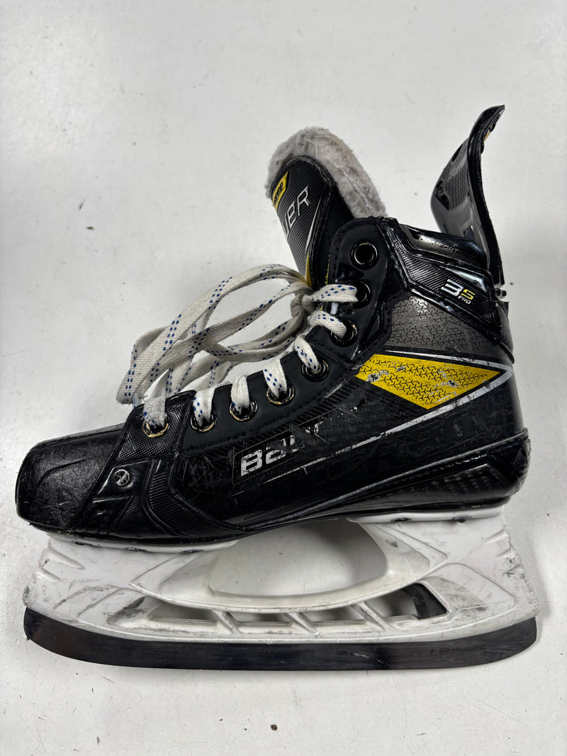 Load image into Gallery viewer, Used Bauer Supreme 3S Pro Size 2.5EE Ice Hockey Skates
