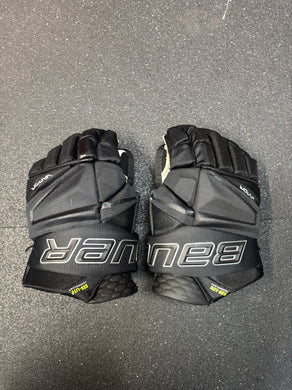 Used Bauer Vapor Hyperlite Gloves