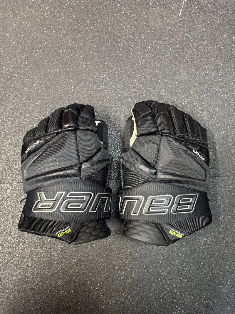 Load image into Gallery viewer, Used Bauer Vapor Hyperlite Gloves
