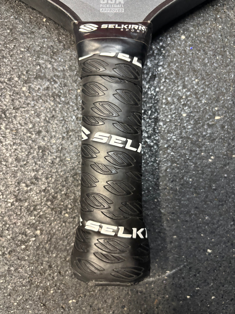 Load image into Gallery viewer, Used Selkirk Vanguard 2.0 Pickleball Paddle
