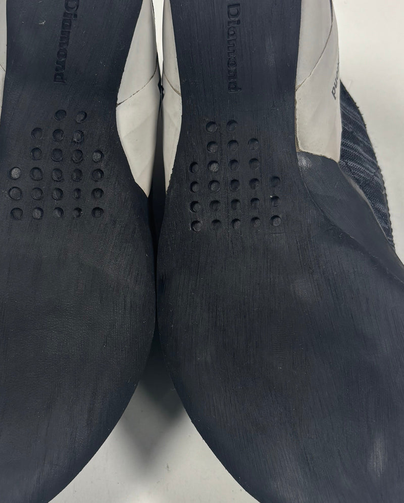 Load image into Gallery viewer, Used Black Diamond Momentum Climbing Shoes

