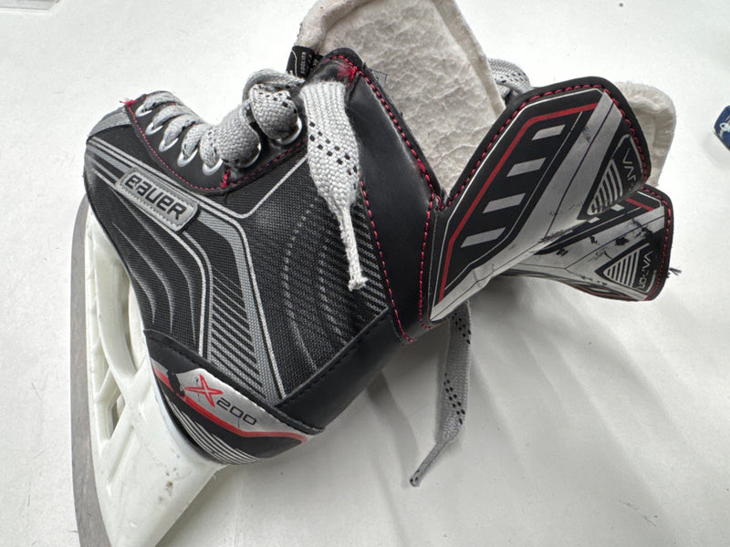 Load image into Gallery viewer, Used Bauer Vapor X200 Jr. Hockey Skates
