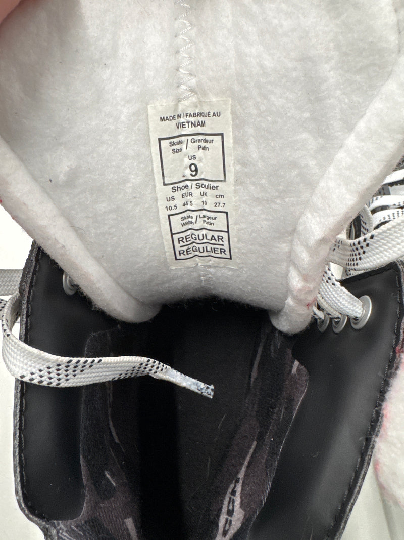 Load image into Gallery viewer, Used Like New CCM AS-570 Senior Size 9 Hockey Skates
