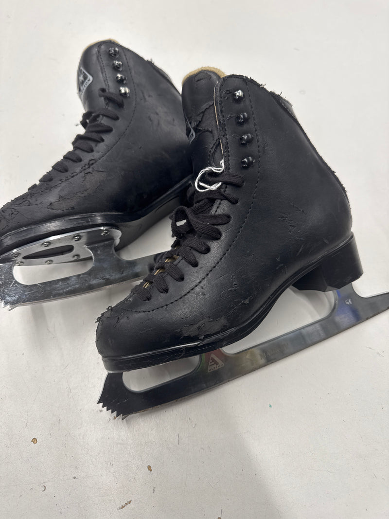 Load image into Gallery viewer, Used Jackson  Size 3 Boys Figure Skates
