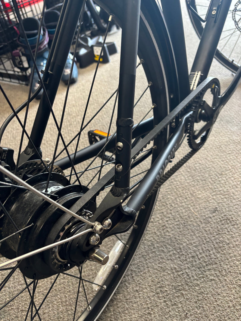 Load image into Gallery viewer, Lightly Used Priority Continuum Onyx Bicycle
