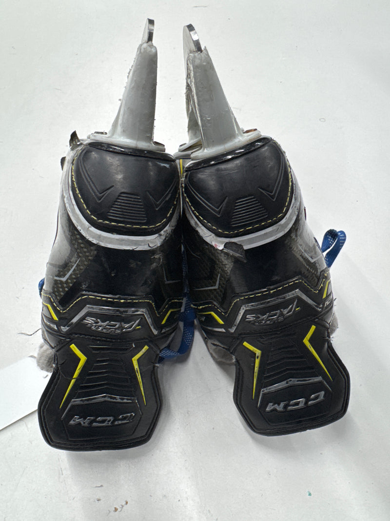 Load image into Gallery viewer, Used CCM Super Tacks AS1 Youth Size 13.5 Hockey Skates
