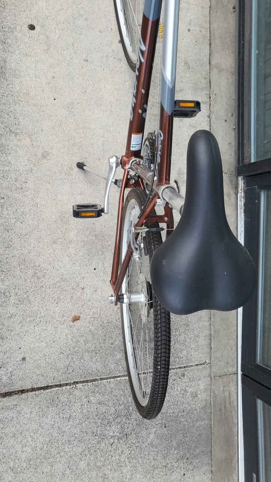 Load image into Gallery viewer, Used Novara Corsa Hybrid Bicycle
