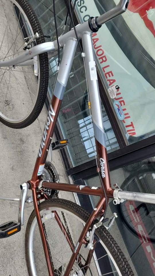 Load image into Gallery viewer, Used Novara Corsa Hybrid Bicycle
