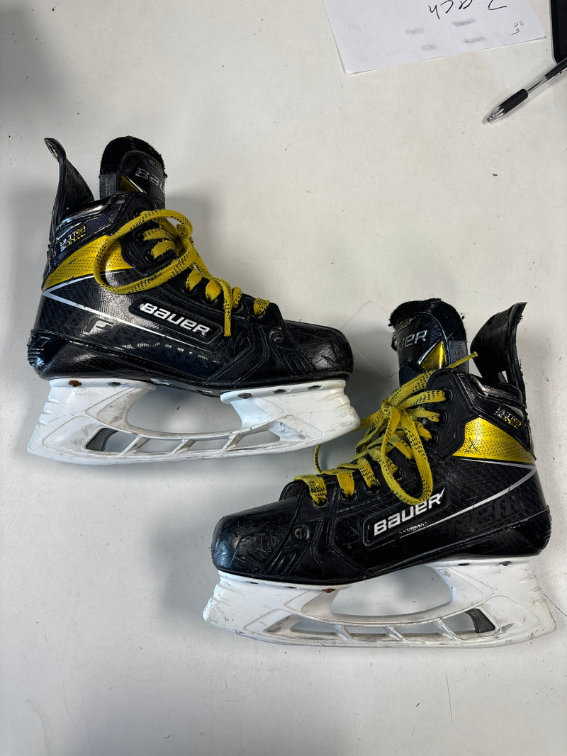 Load image into Gallery viewer, Used Bauer Supreme UltraSonic Size 4.5 Fit 1 Intermediate Hockey Skates
