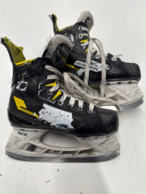 Used Bauer Supreme M4 Hockey Skate, INT 2 EE