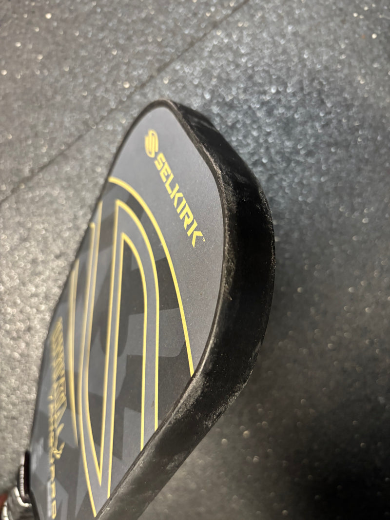 Load image into Gallery viewer, Used Selkirk Vanguard 2.0 Pickleball Paddle

