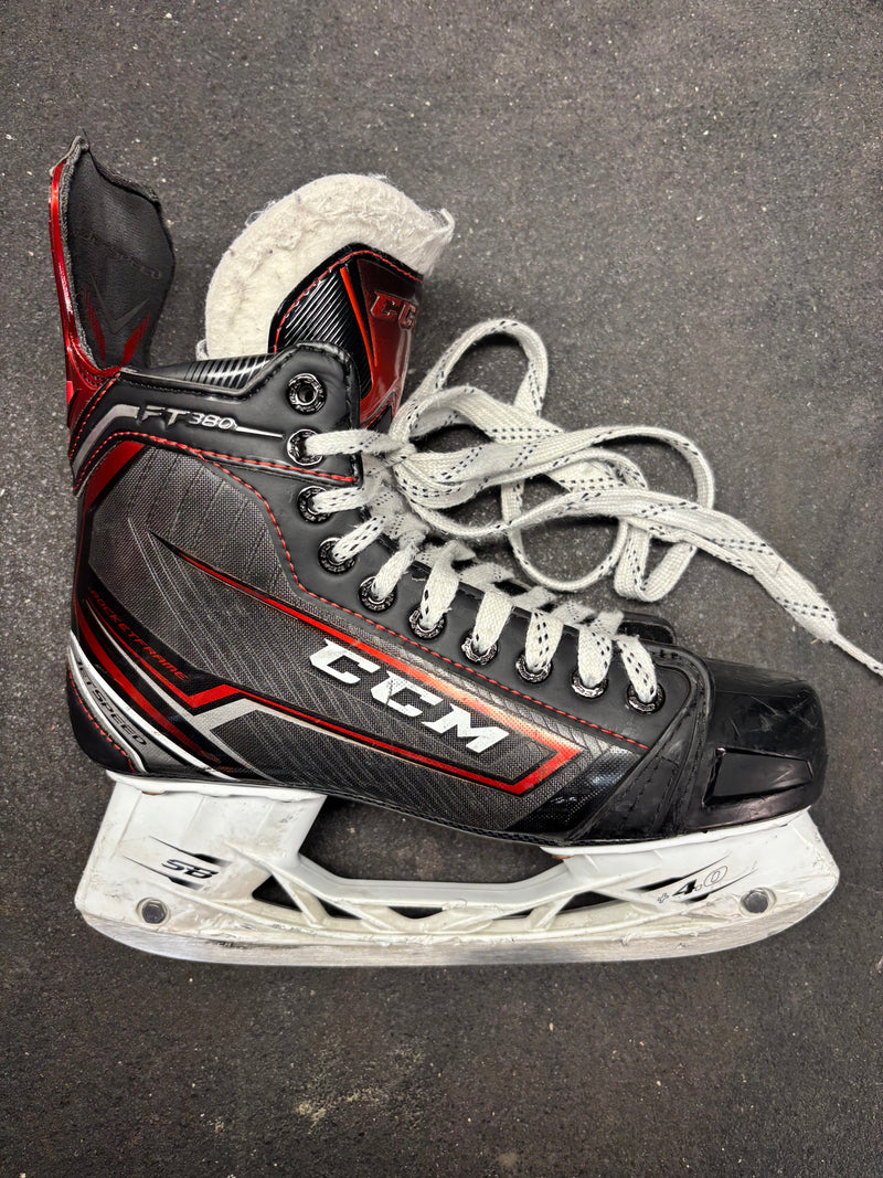 Load image into Gallery viewer, Used CCM Jetspeed FT380 Sr. 7.5D Hockey Skates

