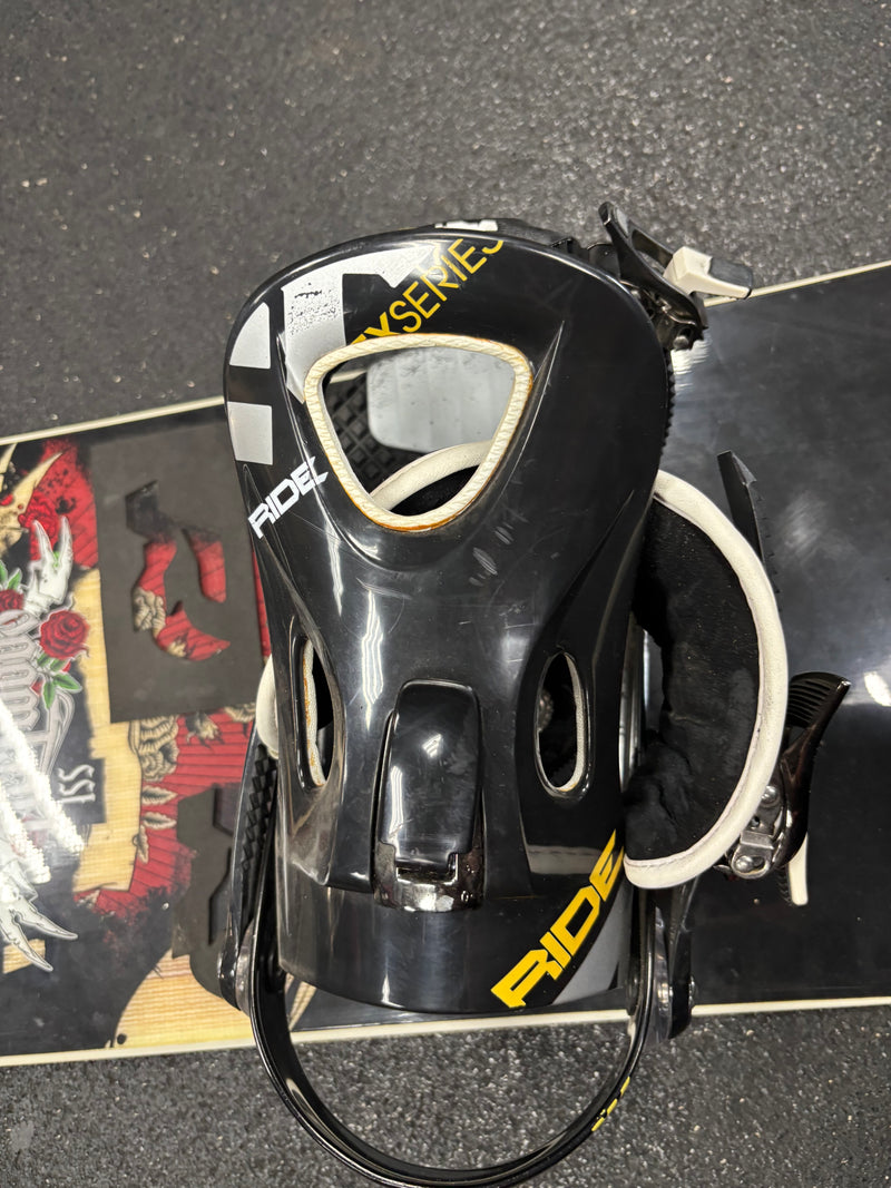 Load image into Gallery viewer, Used Ride Fleetwood Snowboard w/ Bindings
