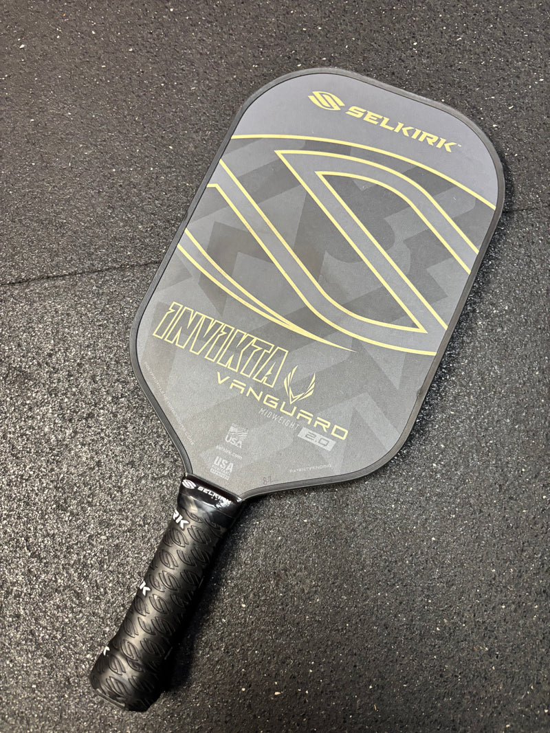 Load image into Gallery viewer, Used Selkirk Vanguard 2.0 Pickleball Paddle
